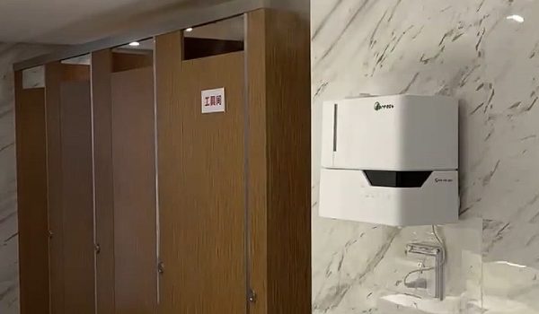 卫生间使用场景视频